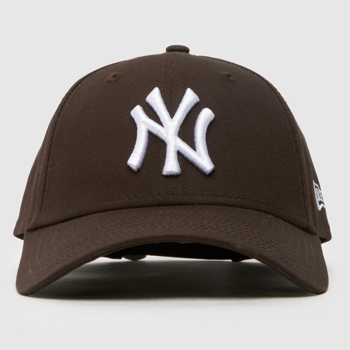 New Era League Essential 9FORTY Cap in Dark Brown