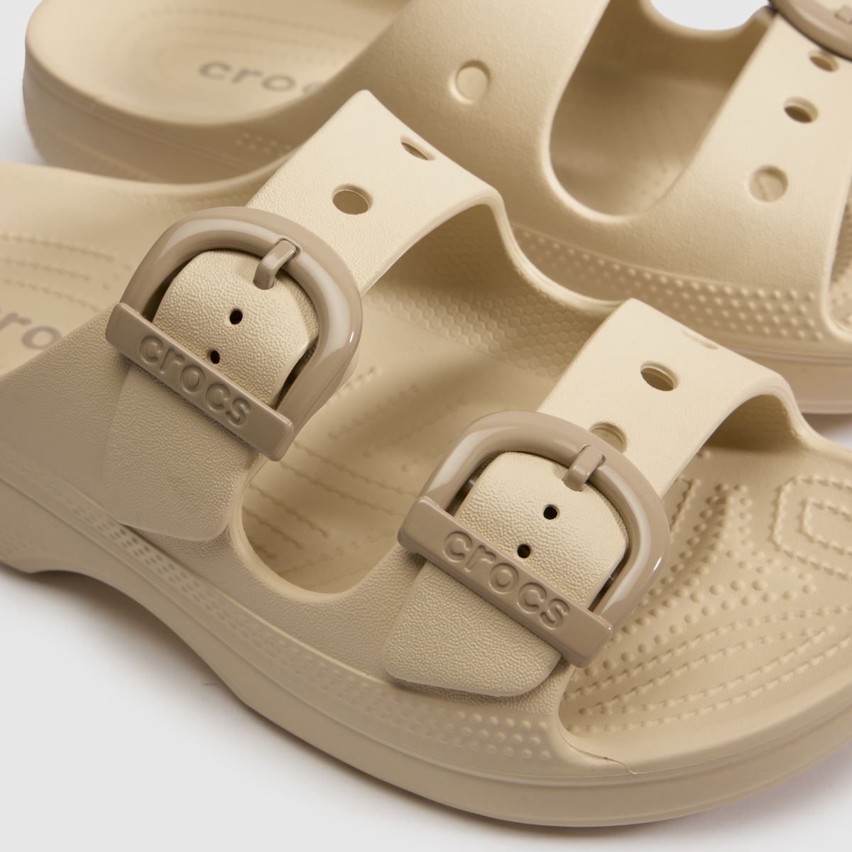 Crocs Saturday Enamel Buckle in Beige